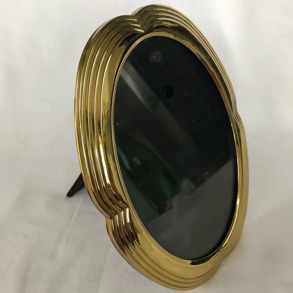 Vintage Picture Photo Frame Metal Brass Free Standing Wall Hanging 5” x 7” Oval